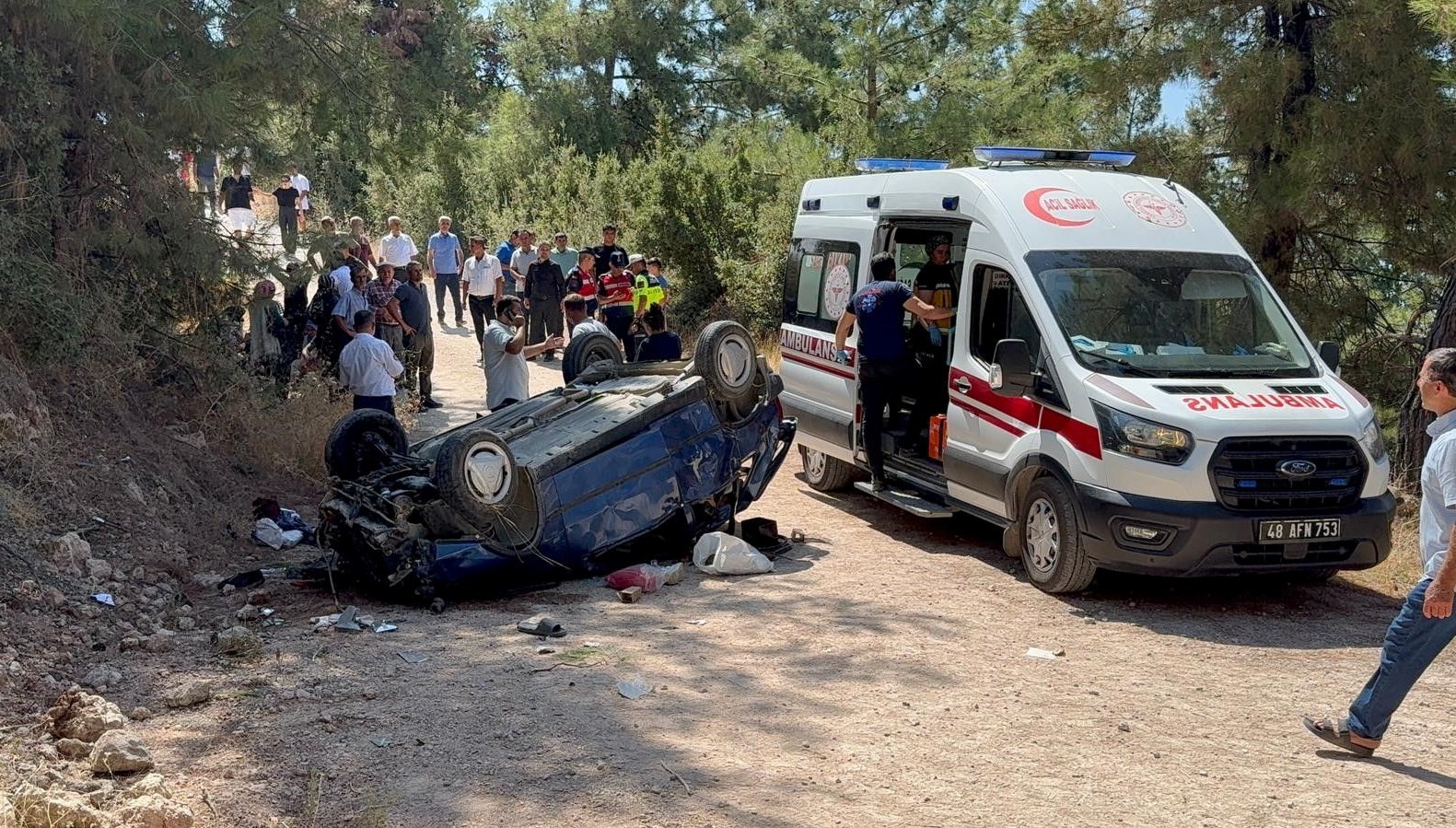 dugun yemeginegiderken 30 metrelik sarampolden uctular 6IqfJPKO