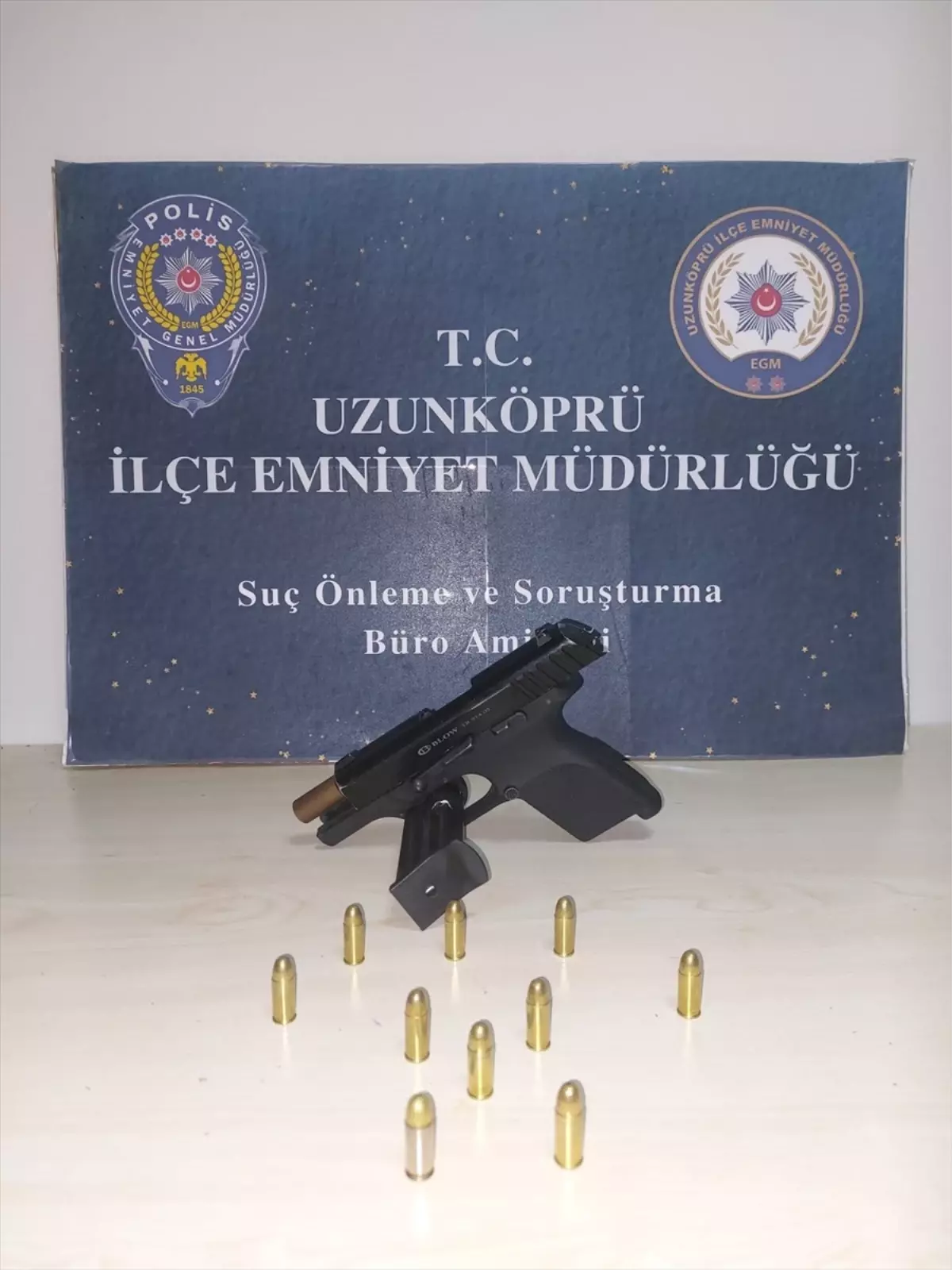 uzunkoprude ust aramasinda tabanca ele gecirildi DOyqpdD4