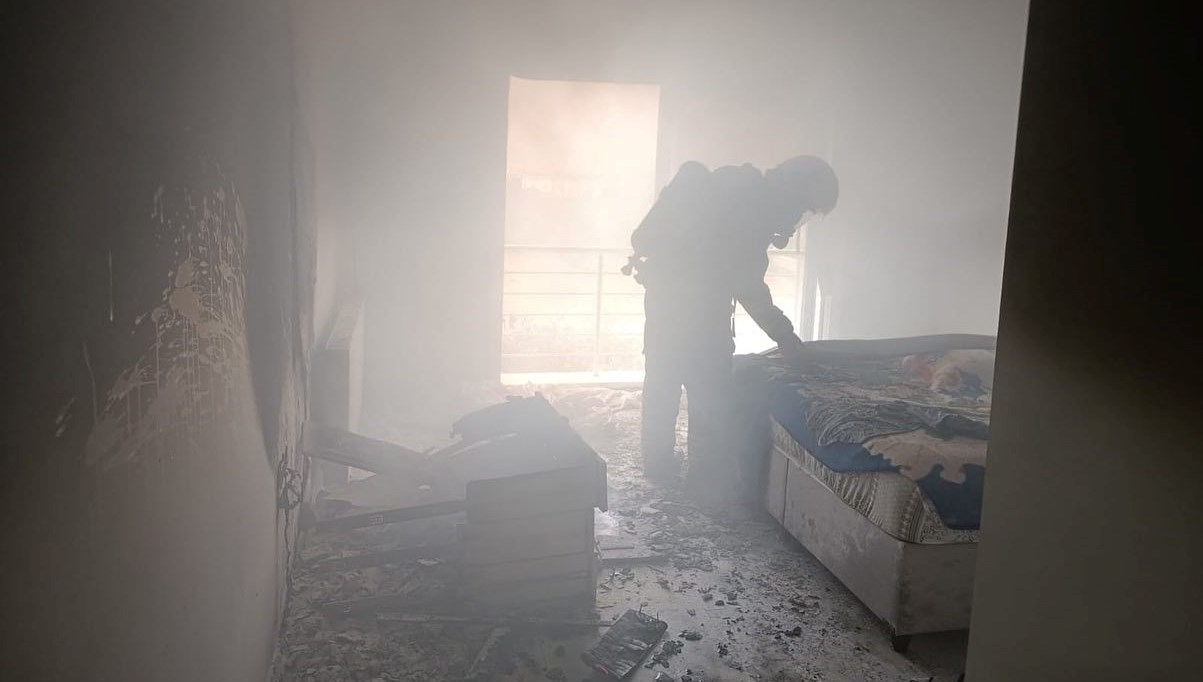 arsuzda bir ev alevlere teslim oldu USBjSC43.jpg