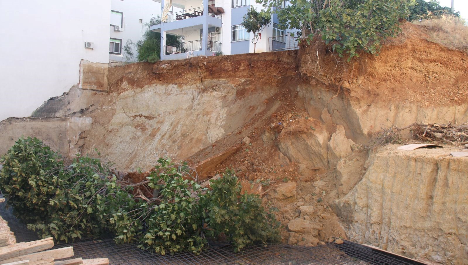 ayni insaatta ikinci kez gocuk T75yTZcc.jpg