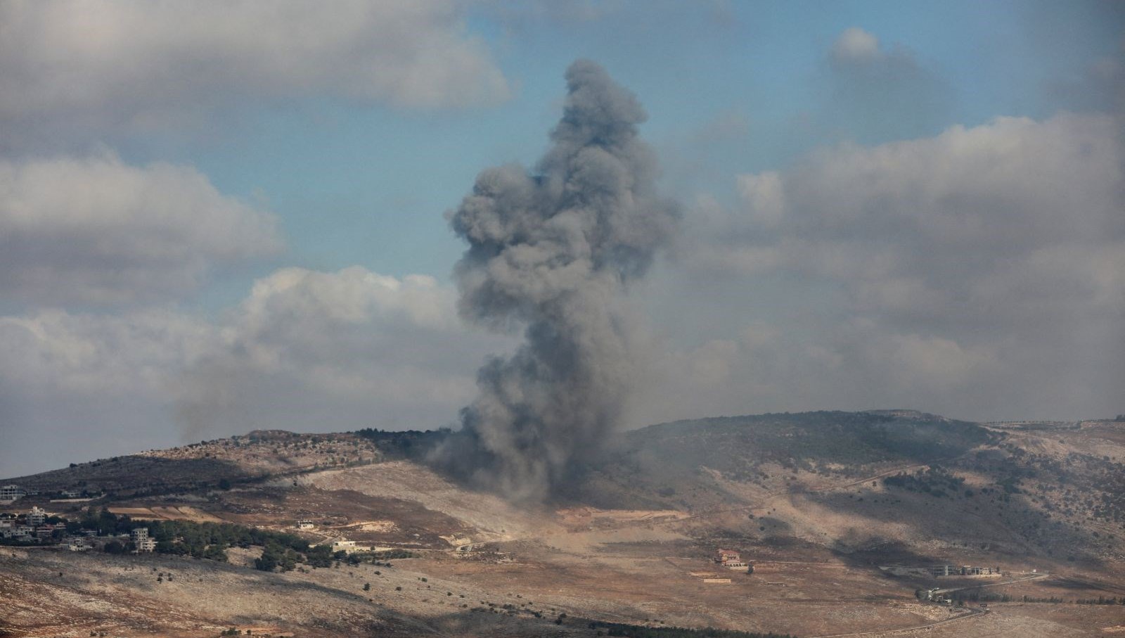 israilden lubnana hava saldirisi 2u7Rd7dh