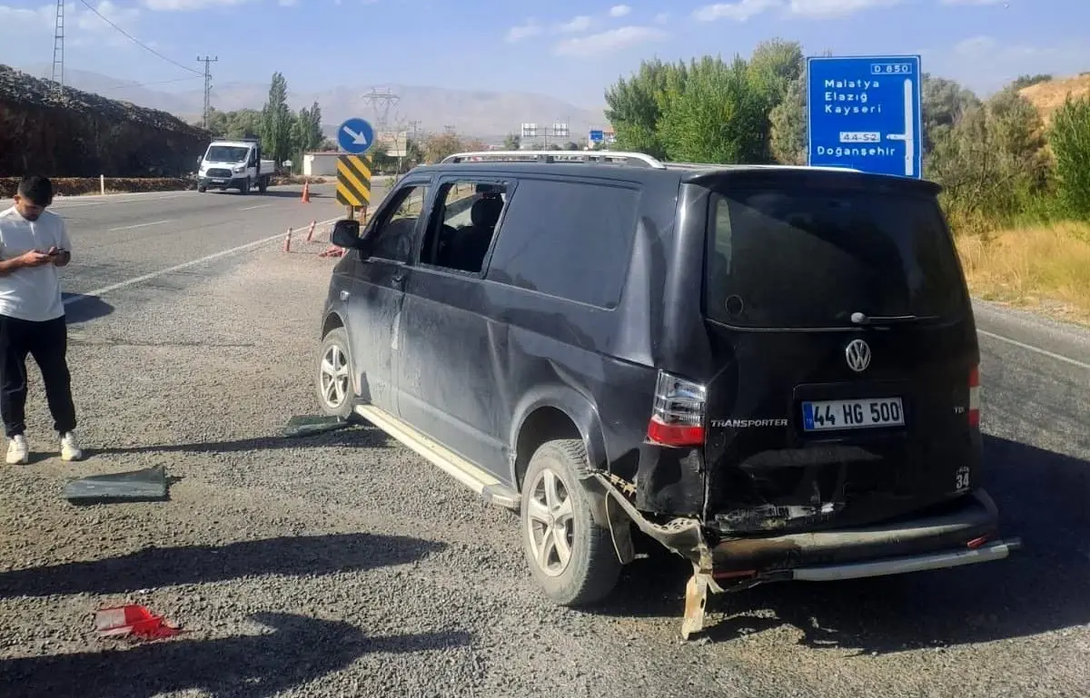 malatyada trafik kazasi 1i cocuk 2 yarali jOdFBqyQ