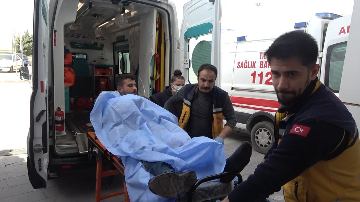 Çakmağını Vermeyen Kuzenine Bıçakla Saldırdı