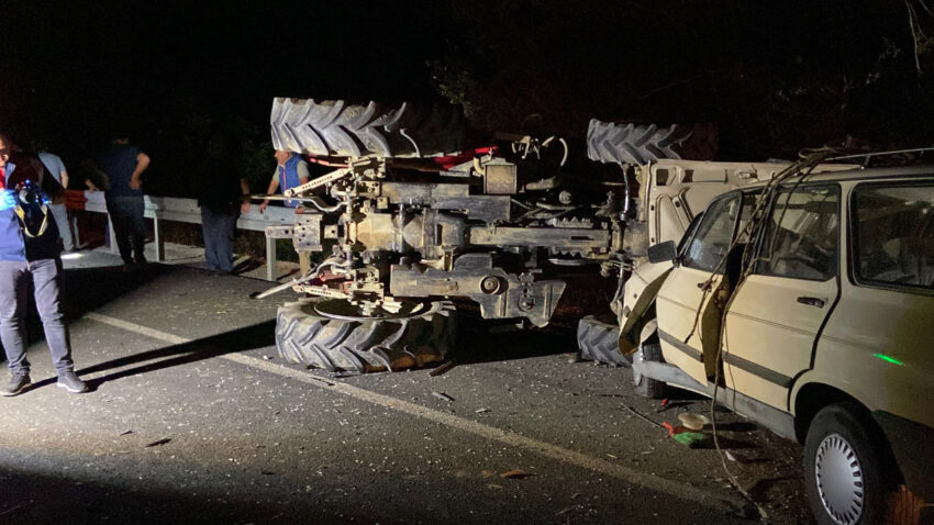 Otomobil ile traktor carpisti 1 olu 1 yarali Jpvj2nFj